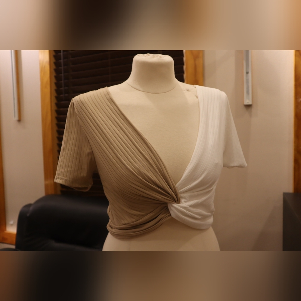 Crop top - Blouse - V-neck